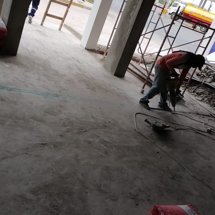 Instalación tuberias por piso